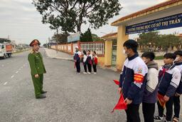 Trường THCS TT Rạng Đông nghiêm chỉnh chấp hành Luật giao thông đường bộ